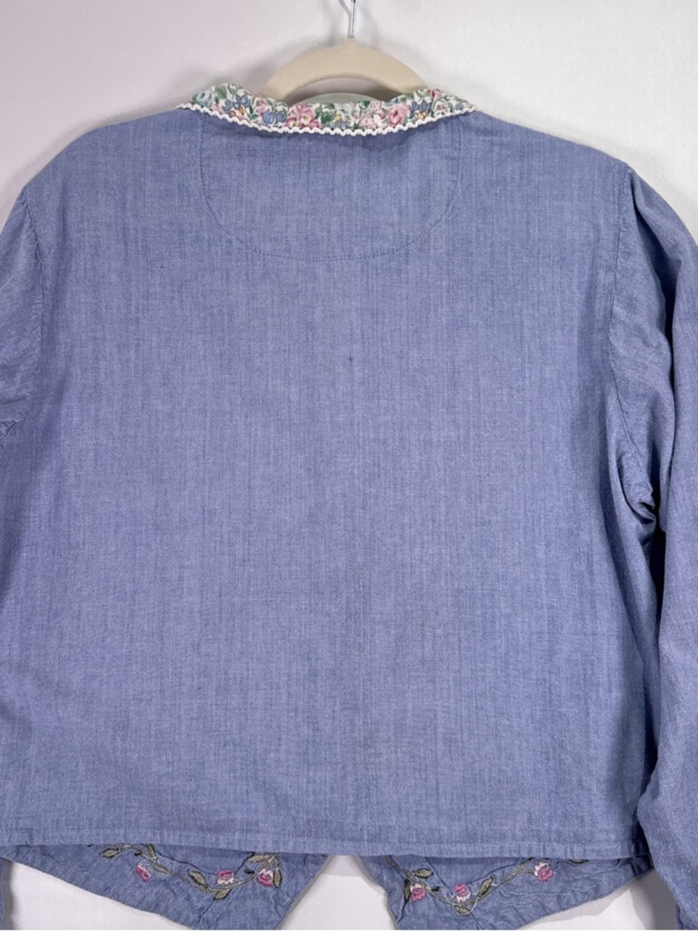 Bill Blass 90s Cottagecore Floral Lace Collar Chambray Blouse Blue Size L - Picture 8 of 13